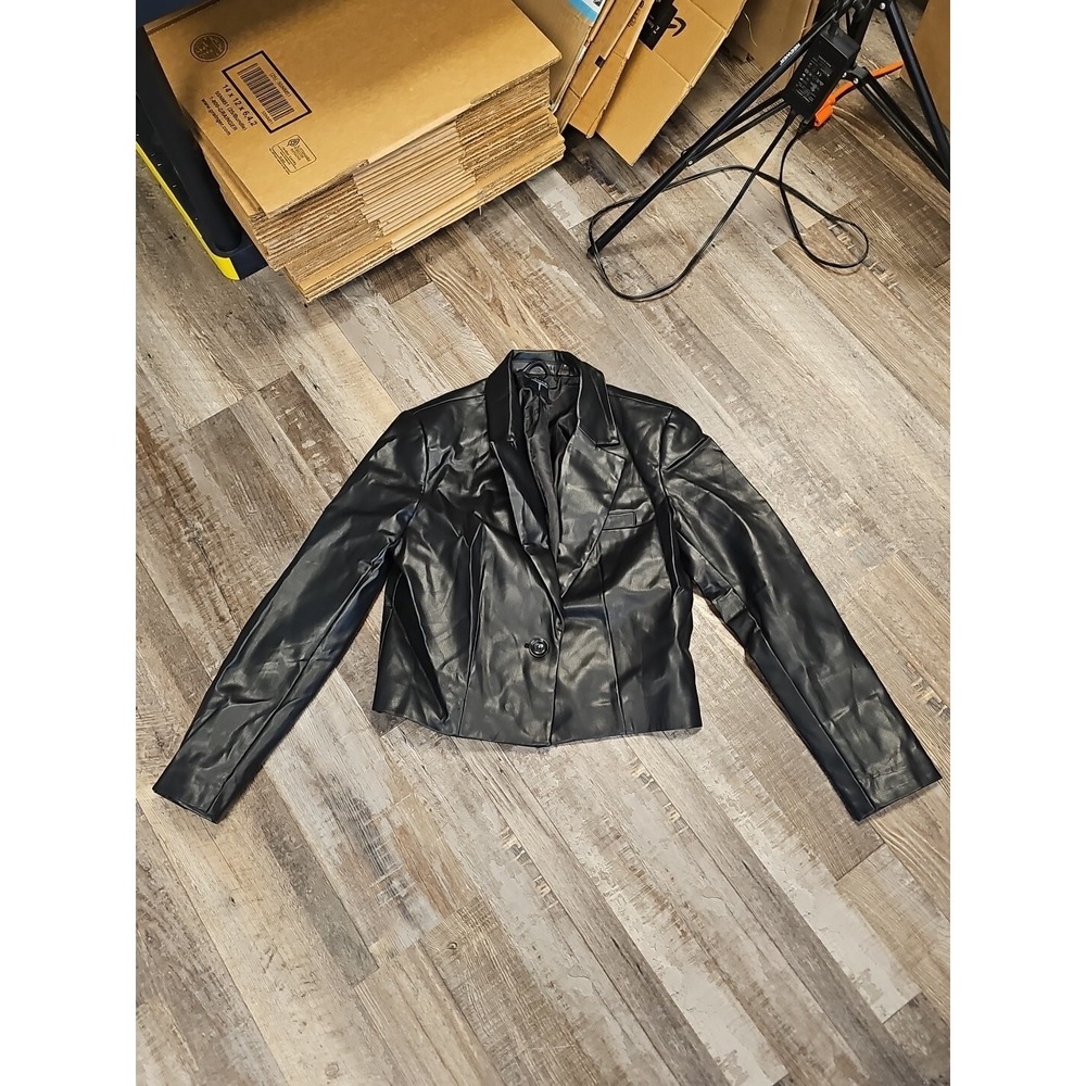 TAHARI Black Crop Faux Leather Open Front Jacket Size- M One Button